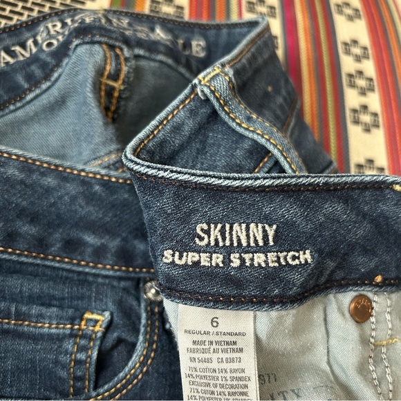 American Eagle Jeans | Skinny Super Stretch | Size 6 Regular - Picture 2 of 3